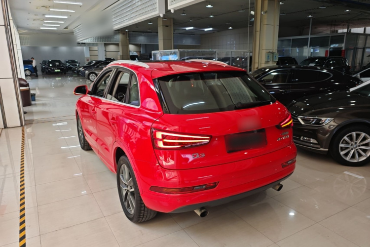Audi Q3 2017 car image #7