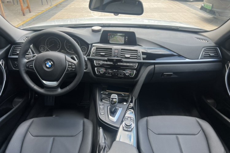 BMW 3 Series 2017 #10 BMW 3 Series 2017 car image #10