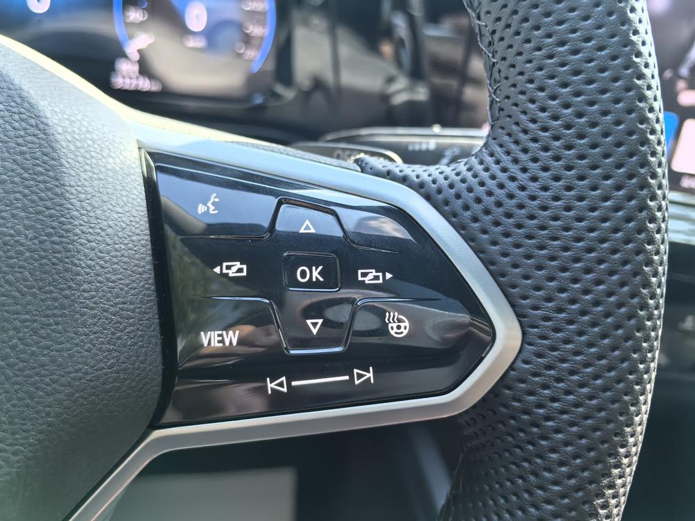 Volkswagen Golf 2022 car image #14