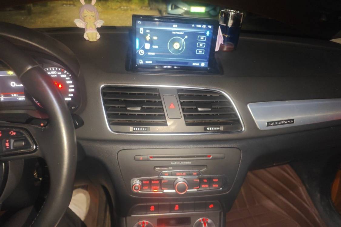 Audi Q3 2014 car image #26