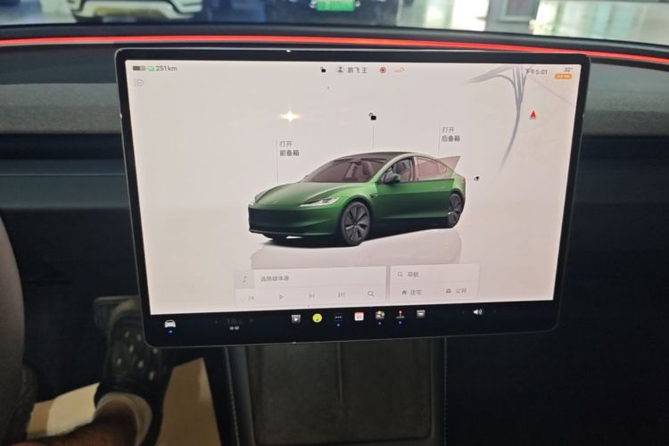 Tesla Model 3 2024 car image #13