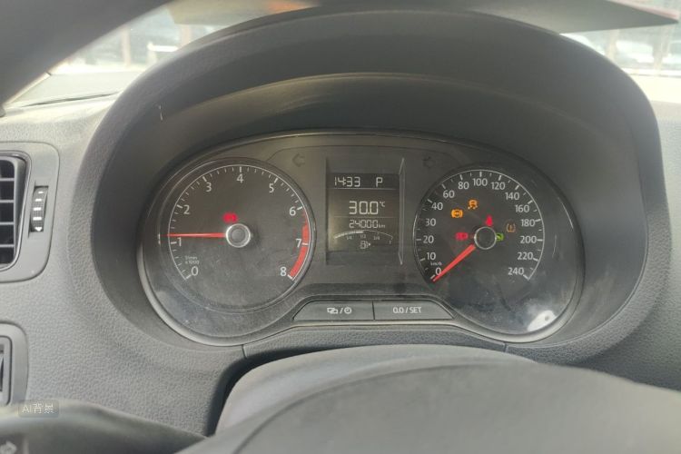 Volkswagen Polo 2018 car image #13