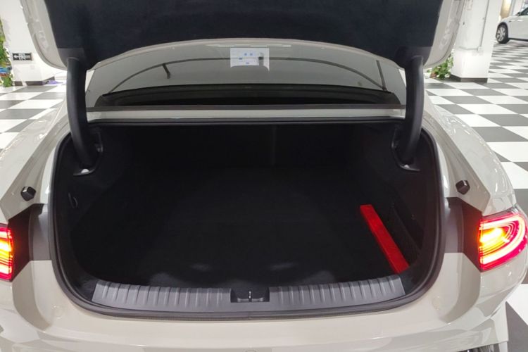 MI SU7 2025 immagine di auto #19