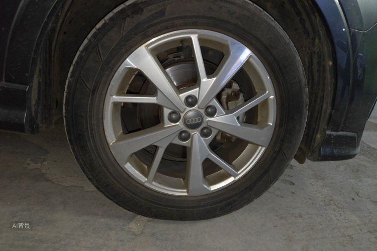 Audi Q3 2020 car image #9