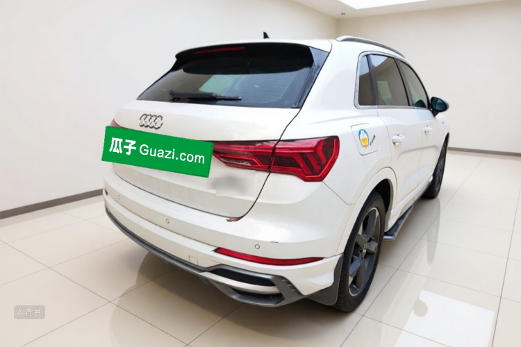 Audi Q3 2019 car image #7