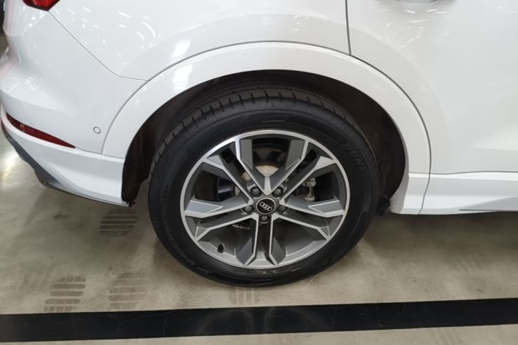 Audi Q3 2022 car image #10