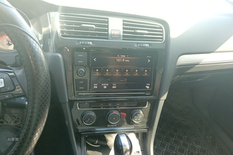 Volkswagen Golf 2019 car image #15