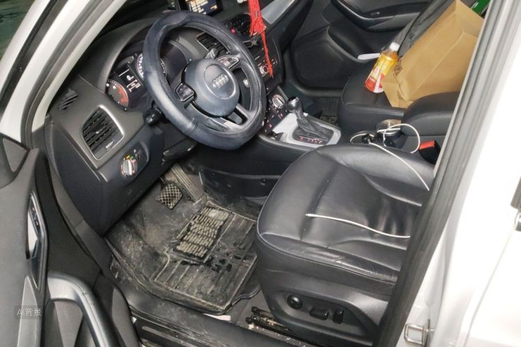 Audi Q3 2016 car image #17