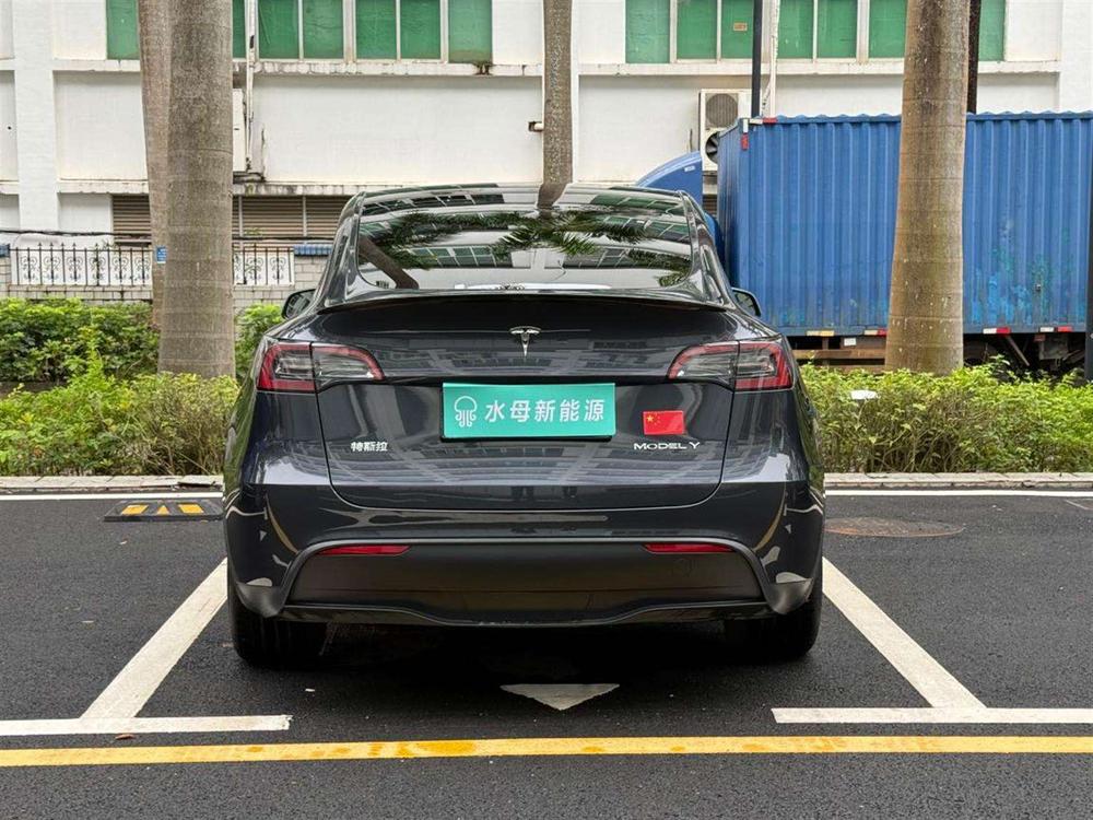 Tesla Model Y 2024 #5 Tesla Model Y 2024 car image #5