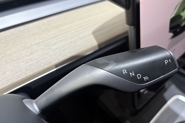 Tesla Model Y 2023 car image #21