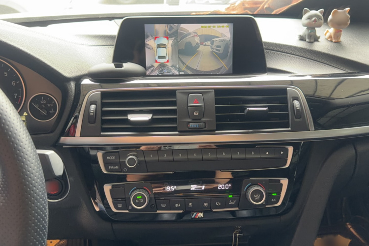 BMW 3 Series 2018 car image #12