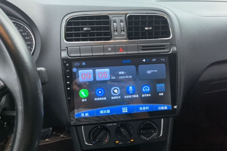 Volkswagen Polo 2017 car image #13