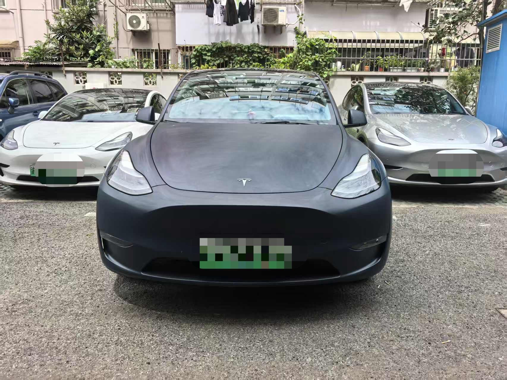 Tesla Model Y 2022 car image #2