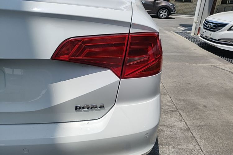 Volkswagen Bora 2016 car image #8