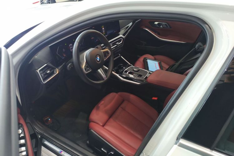 BMW 3 Series 2023 car image #12