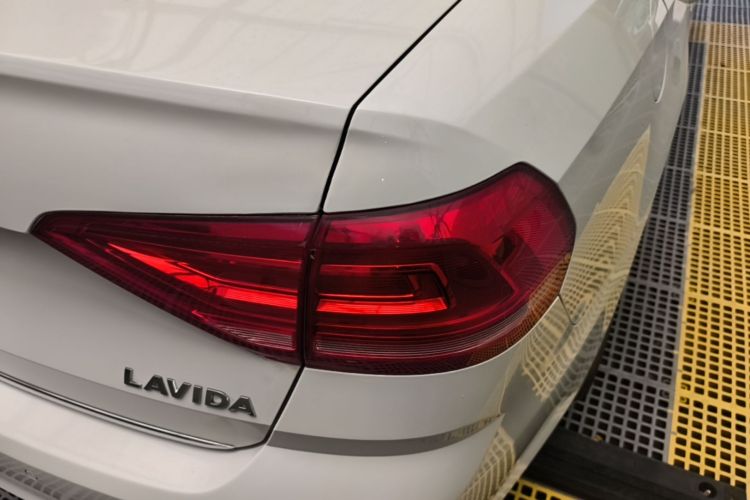 Volkswagen Lavida 2017 car image #8