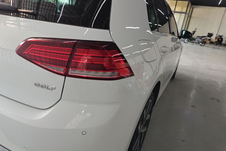 Volkswagen Golf 2020 car image #8