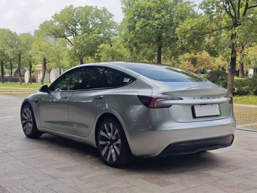Tesla Model 3 2025 car image #4