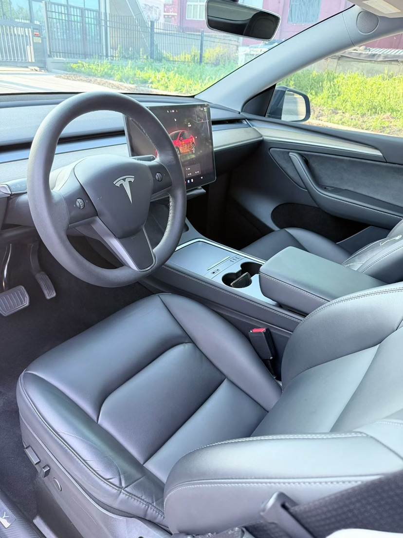 Tesla Model Y 2023 #4 Tesla Model Y 2023 car image #4