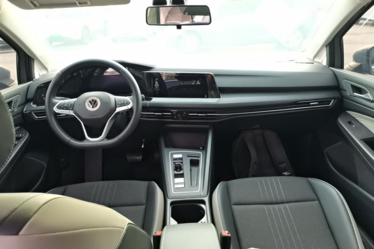 Volkswagen Golf 2022 car image #11