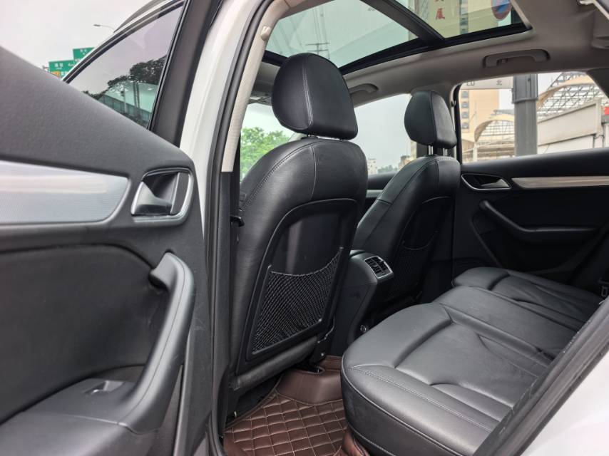 Audi Q3 2015 car image #8