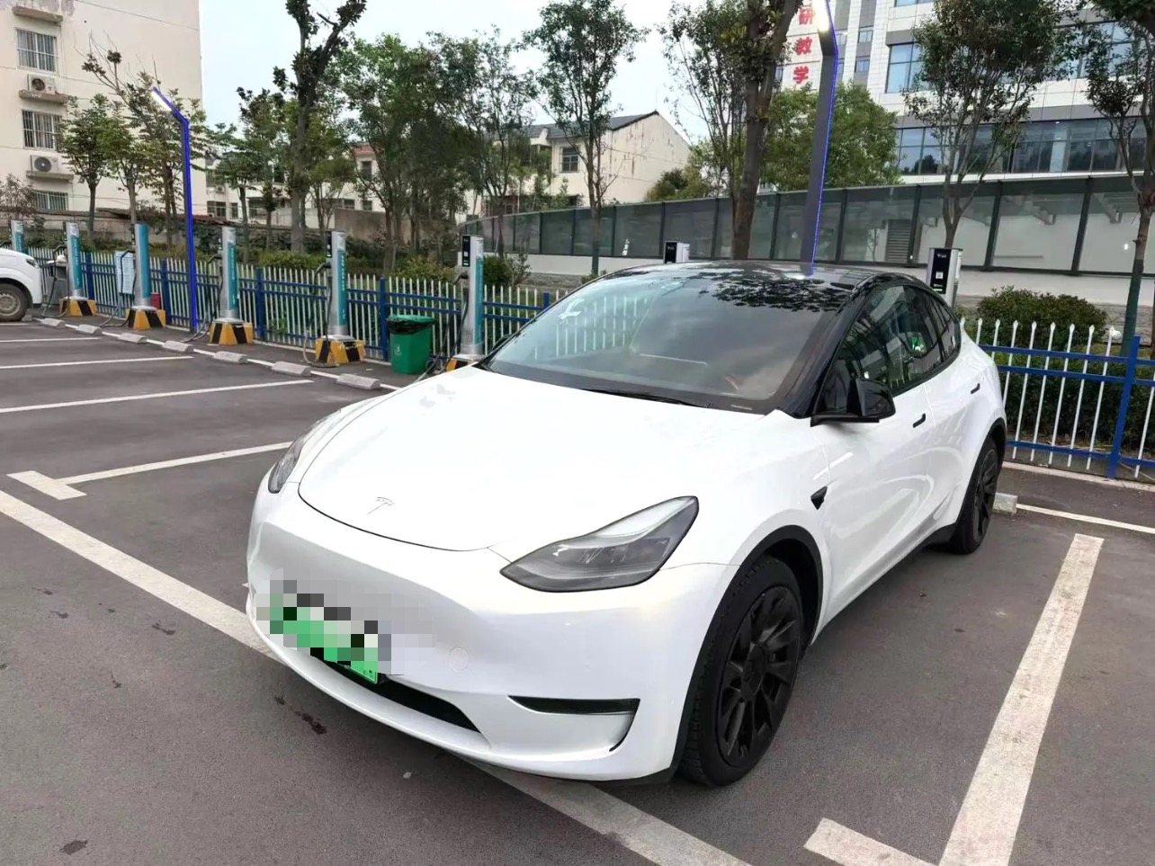 Tesla Model Y 2021 Tesla Model Y 2021 car image