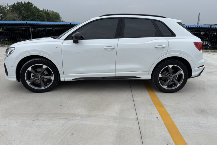 Audi Q3 2022 #4 Audi Q3 2022 car image #4