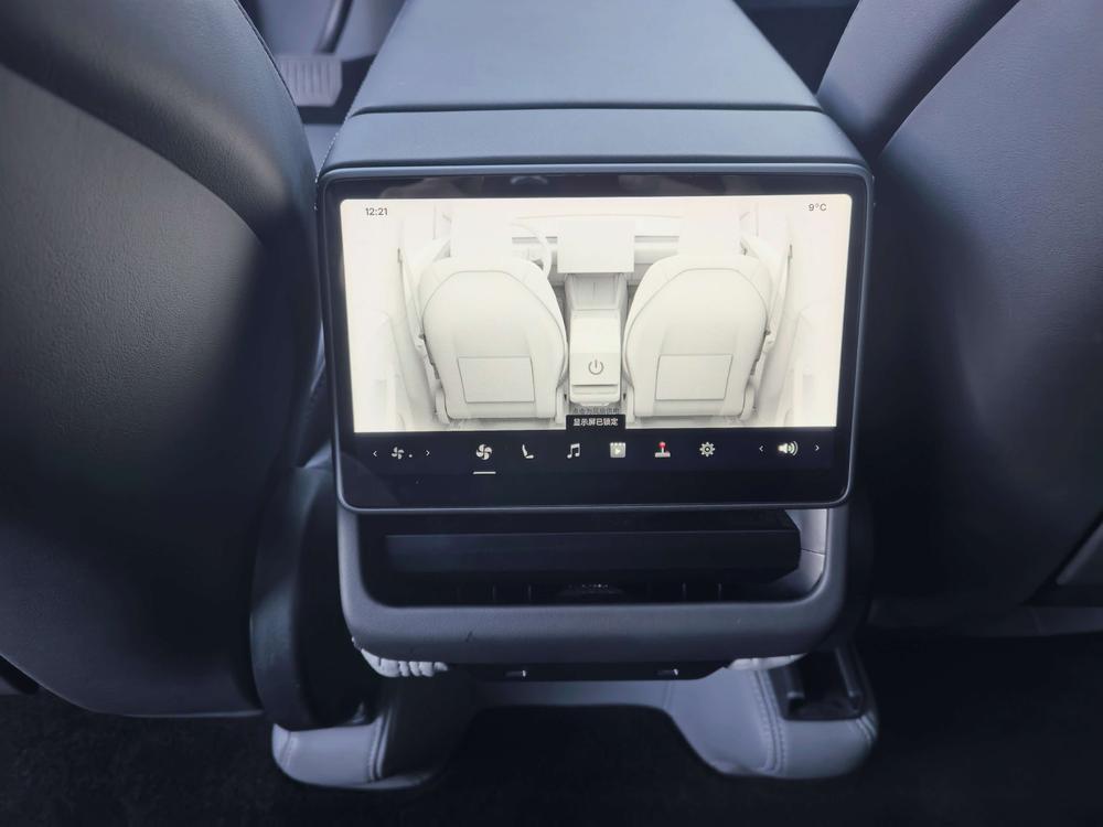Tesla Model Y 2025 #11 Tesla Model Y 2025 car image #11
