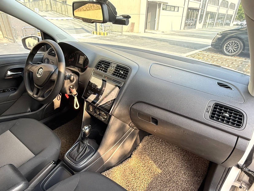 Volkswagen Polo 2016 car image #6