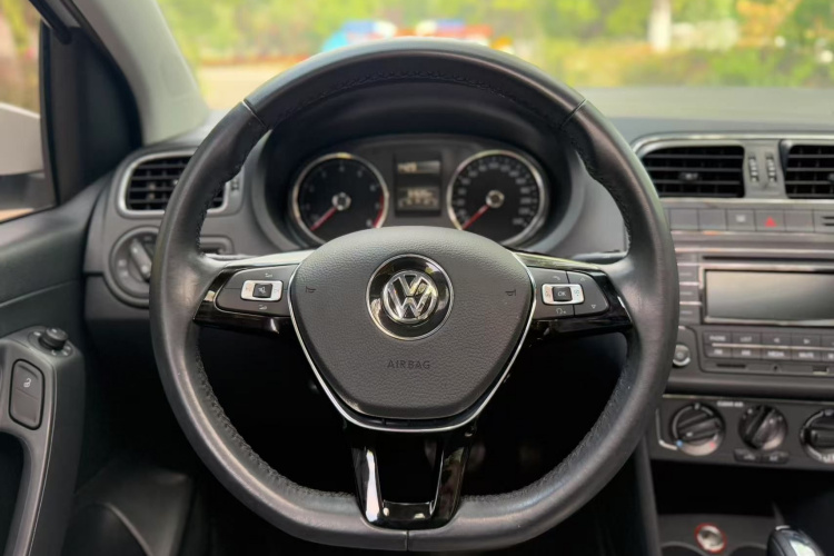Volkswagen Polo 2017 car image #27