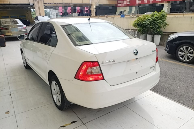 Skoda Rapid 2015 #5 Skoda Rapid 2015 car image #5