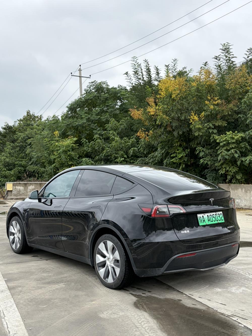 Tesla Model Y 2022 #4 Tesla Model Y 2022 car image #4