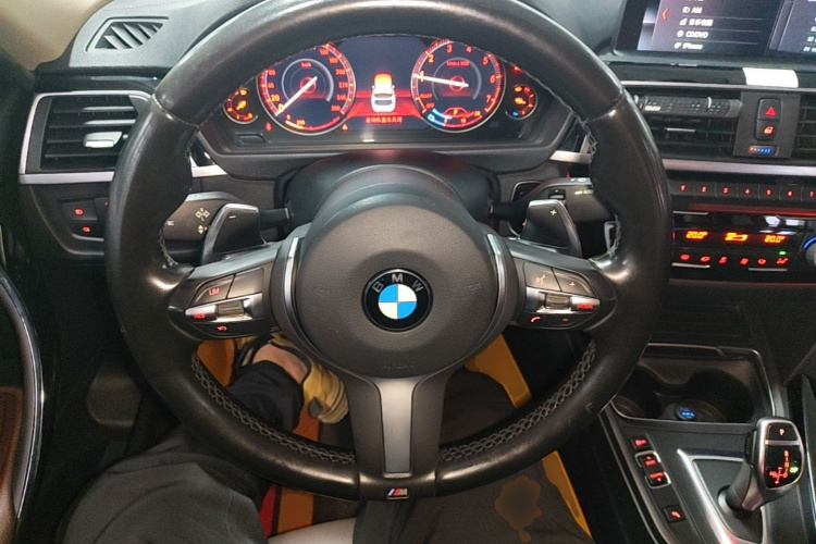 BMW 3 Series 2019 immagine di auto #11