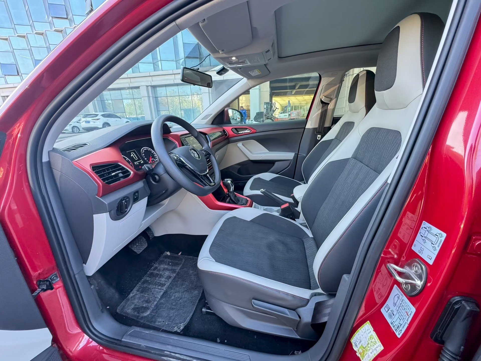 Volkswagen T-Cross 2019 #4 Volkswagen T-Cross 2019 car image #4