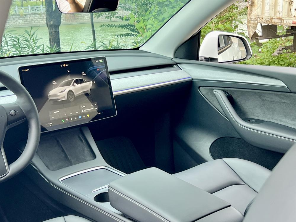 Tesla Model Y 2024 #7 Tesla Model Y 2024 car image #7