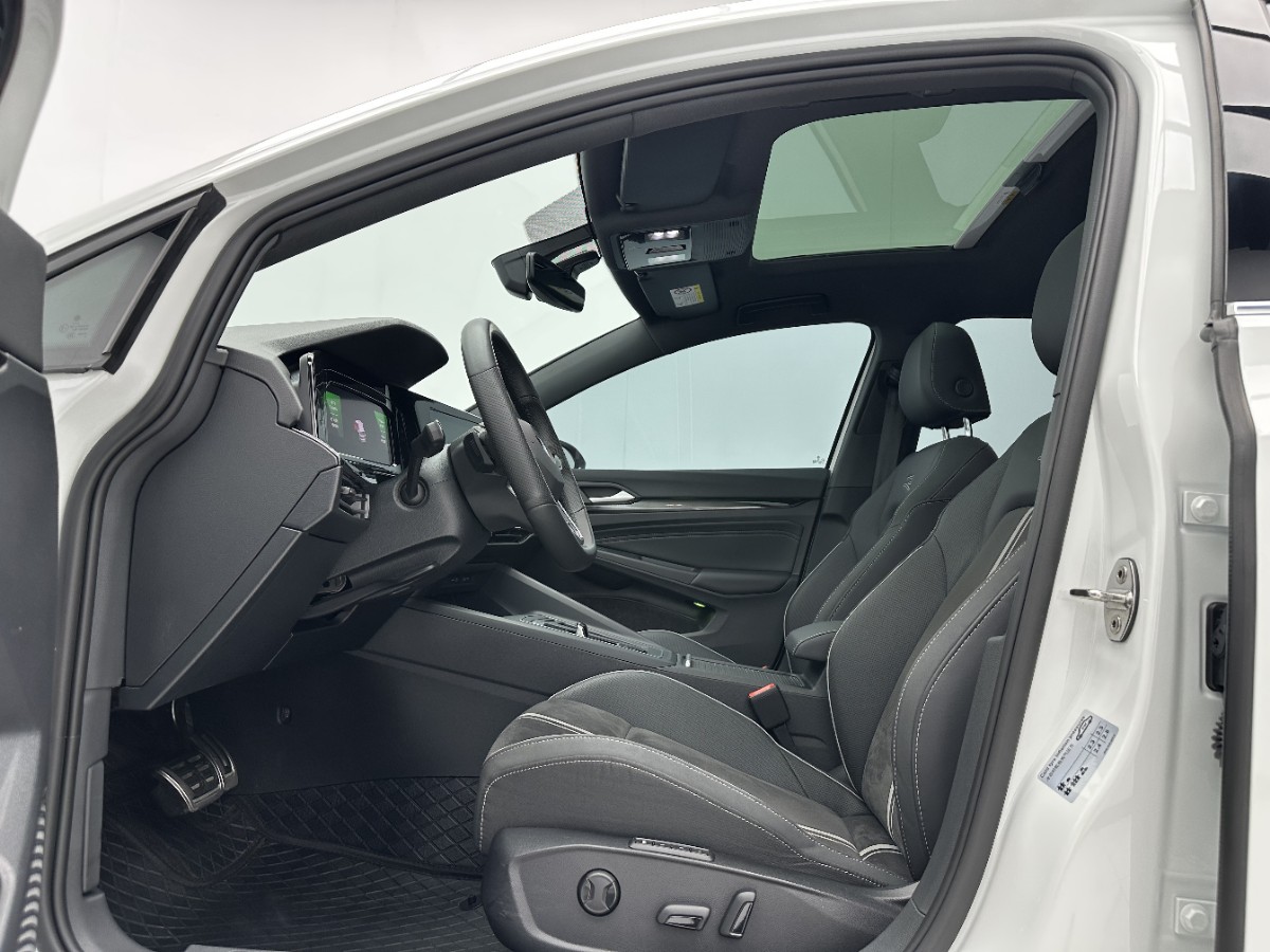 Volkswagen Golf 2023 car image #5