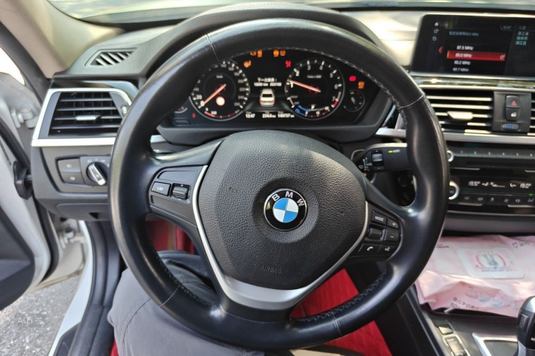 BMW 3 Series 2018 #12 BMW 3 Series 2018 car image #12