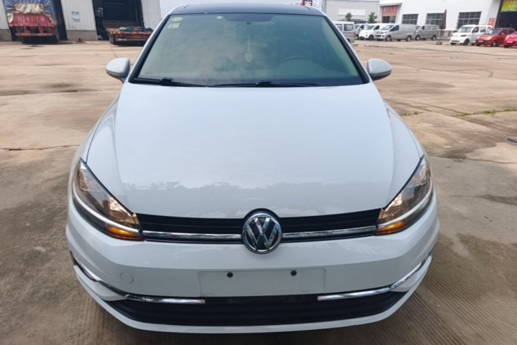 Volkswagen Golf 2018 car image #3