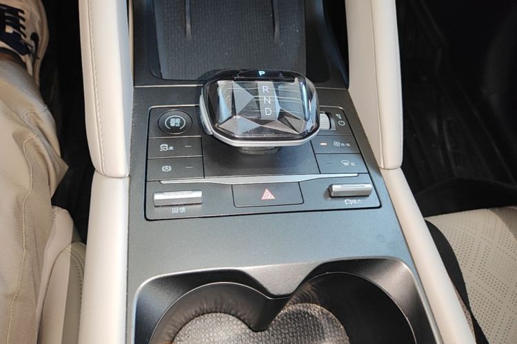 BYD YuanUP 2025 #14 BYD YuanUP 2025 immagine di auto #14
