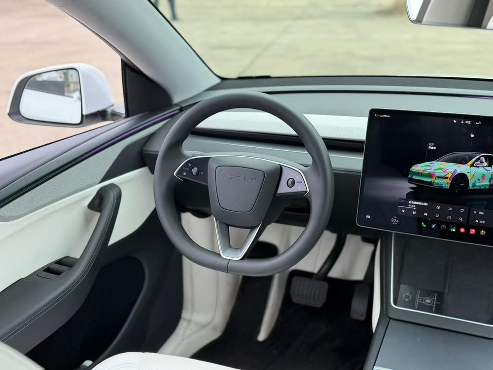 Tesla Model Y 2025 #8 Tesla Model Y 2025 car image #8