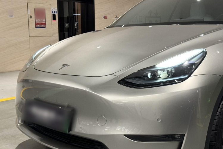Tesla Model Y 2023 #3 Tesla Model Y 2023 car image #3