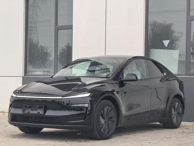 Tesla Model Y 2026 car image #10