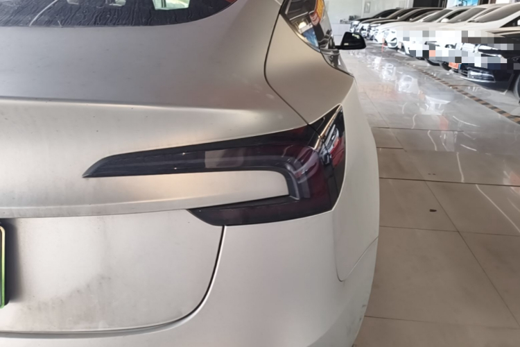 Tesla Model 3 2024 car image #8