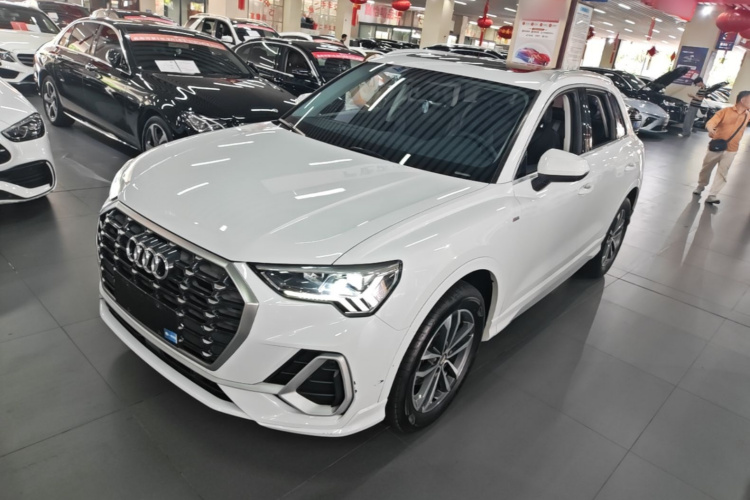 Audi Q3 2020 immagine di auto #2