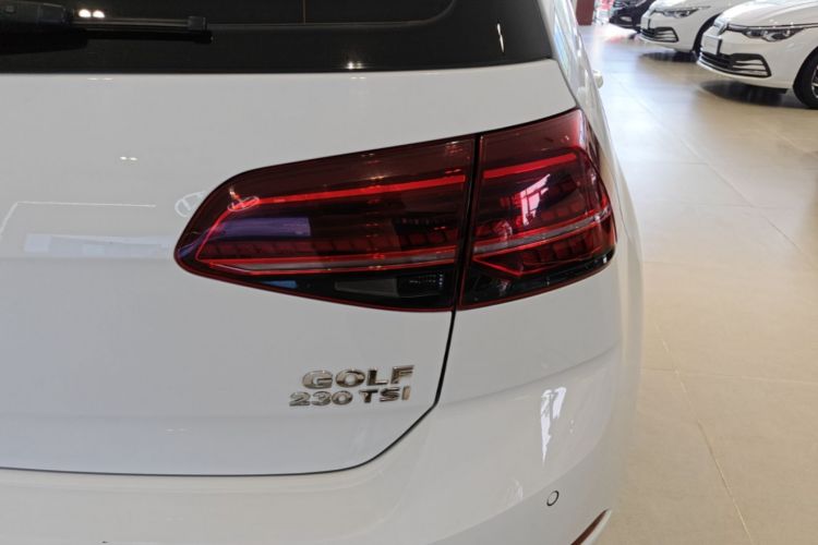 Volkswagen Golf 2018 car image #8