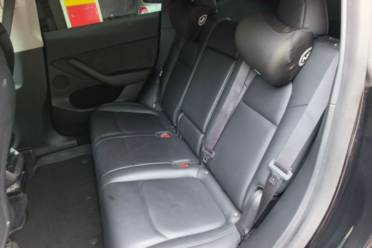 Tesla Model Y 2021 car image #17