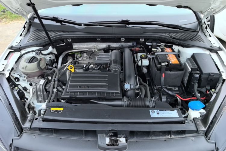 Volkswagen Golf 2018 car image #22