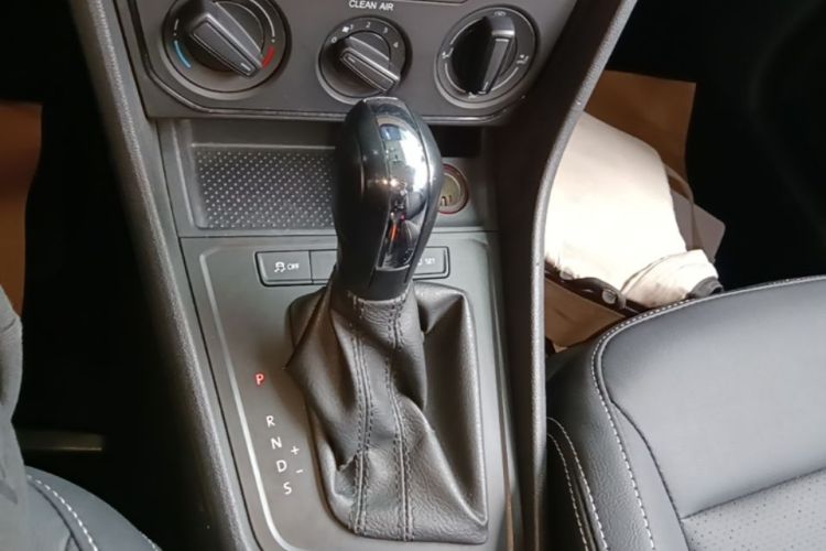 Volkswagen Lavida 2018 car image #14