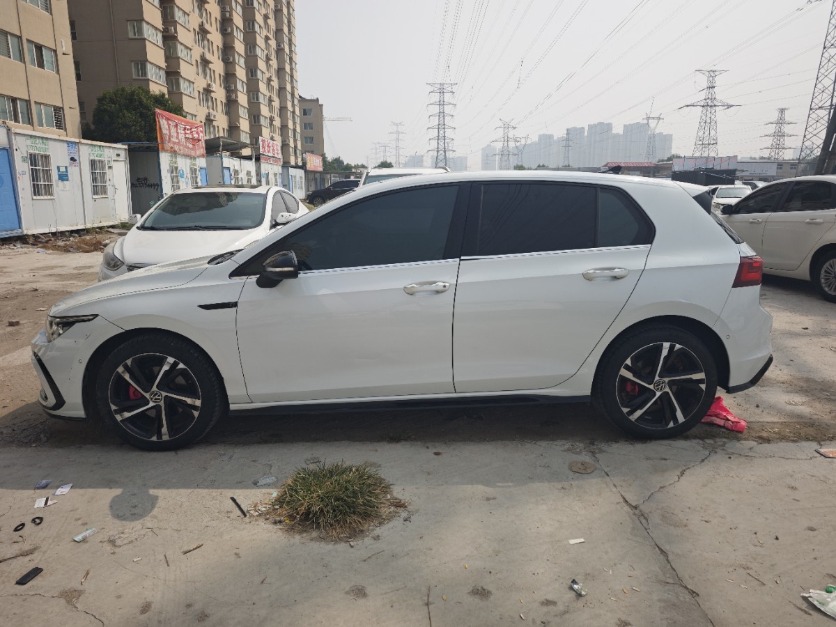 Volkswagen Golf 2021 car image #3