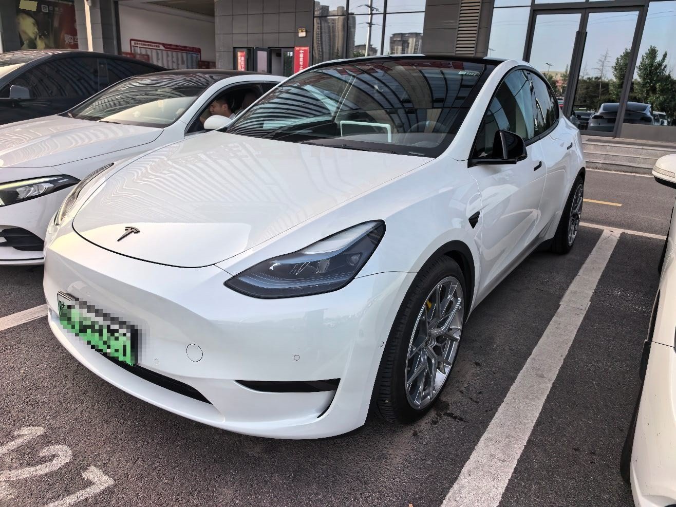 Tesla Model Y 2023 Tesla Model Y 2023 car image
